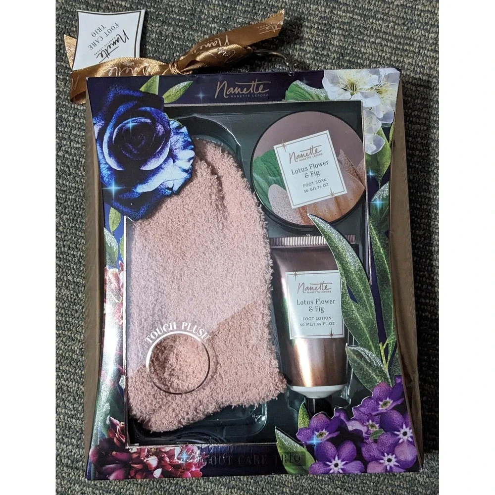 Lotus Flower Fig Foot Care Trio Gift Set Nanette Lepore Fuzzy‎ Socks Lotion Soak
